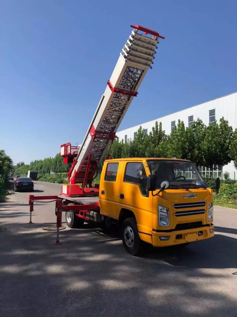 文安县附近的云梯车出租服务：轻松解决高空作业需求