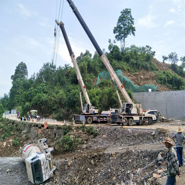 文安县汽车掉沟里叫吊车救援要多少钱